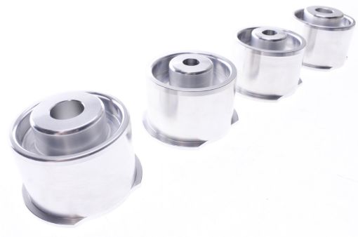 Kuva: BMW E46/E46 M3/Z4 E85/Z4 E86/Z4M alumiiniset taka-apurungon puslat
