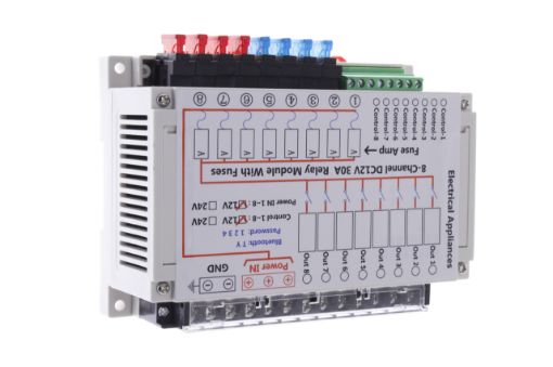 Kuva: 8-kanavainen DC 12V 30A relemoduuli sulakkeilla