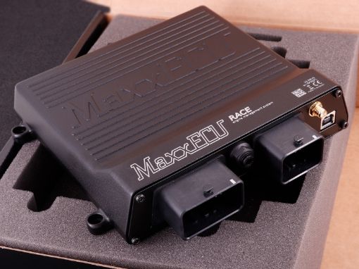 Kuva: MaxxECU RACE unit with no accessories in box