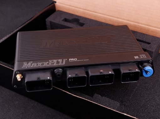 Kuva: MaxxECU PRO unit with no accessories in box
